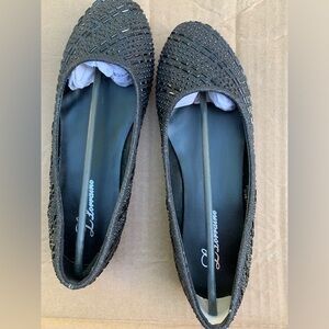 Lorraine size 6 black flats NWT